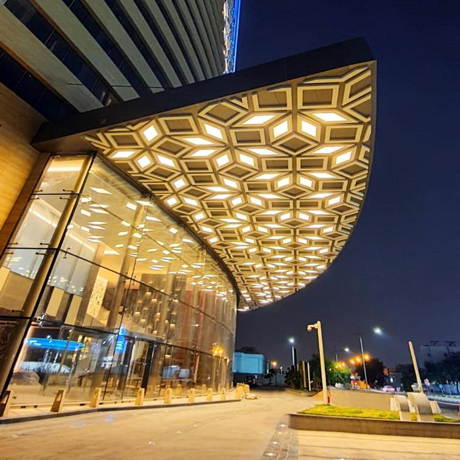 The Bentley Luxury Hotel & Suites Ντόχα Εξωτερικό φωτογραφία The main entrance of the museum