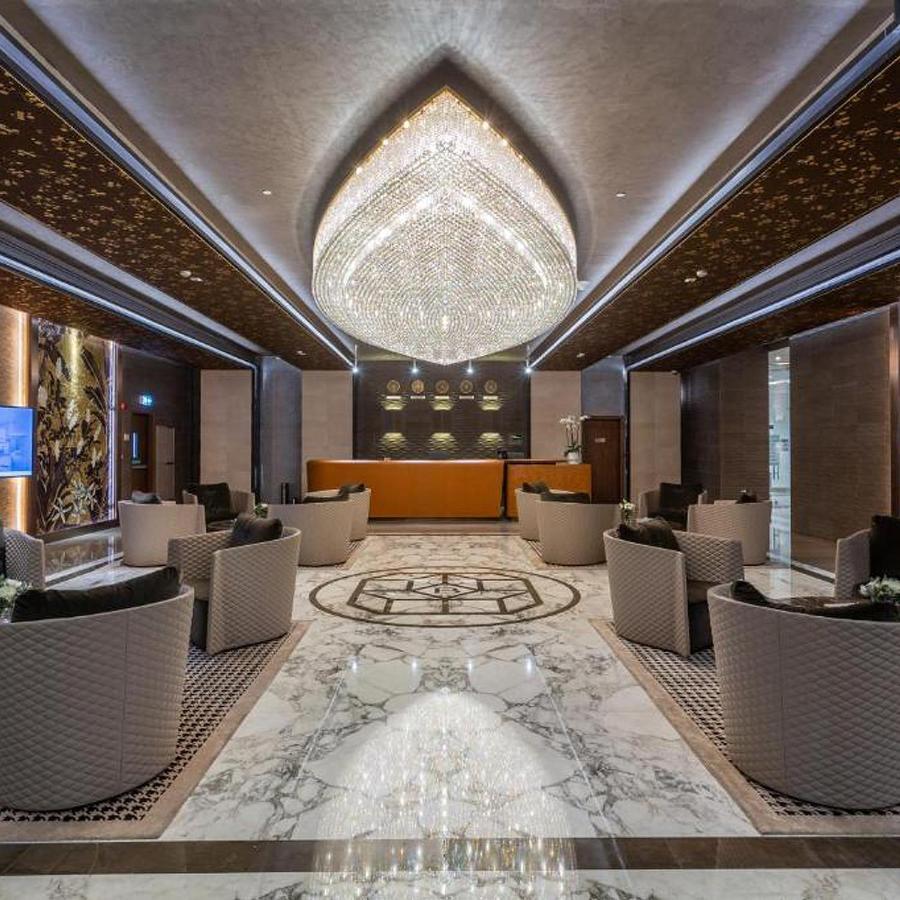 The Bentley Luxury Hotel & Suites Ντόχα Εξωτερικό φωτογραφία The interior of the lounge