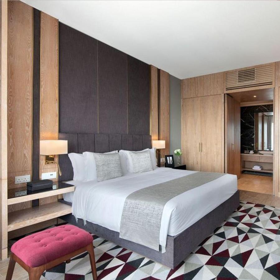 The Bentley Luxury Hotel & Suites Ντόχα Εξωτερικό φωτογραφία A bedroom at the hotel