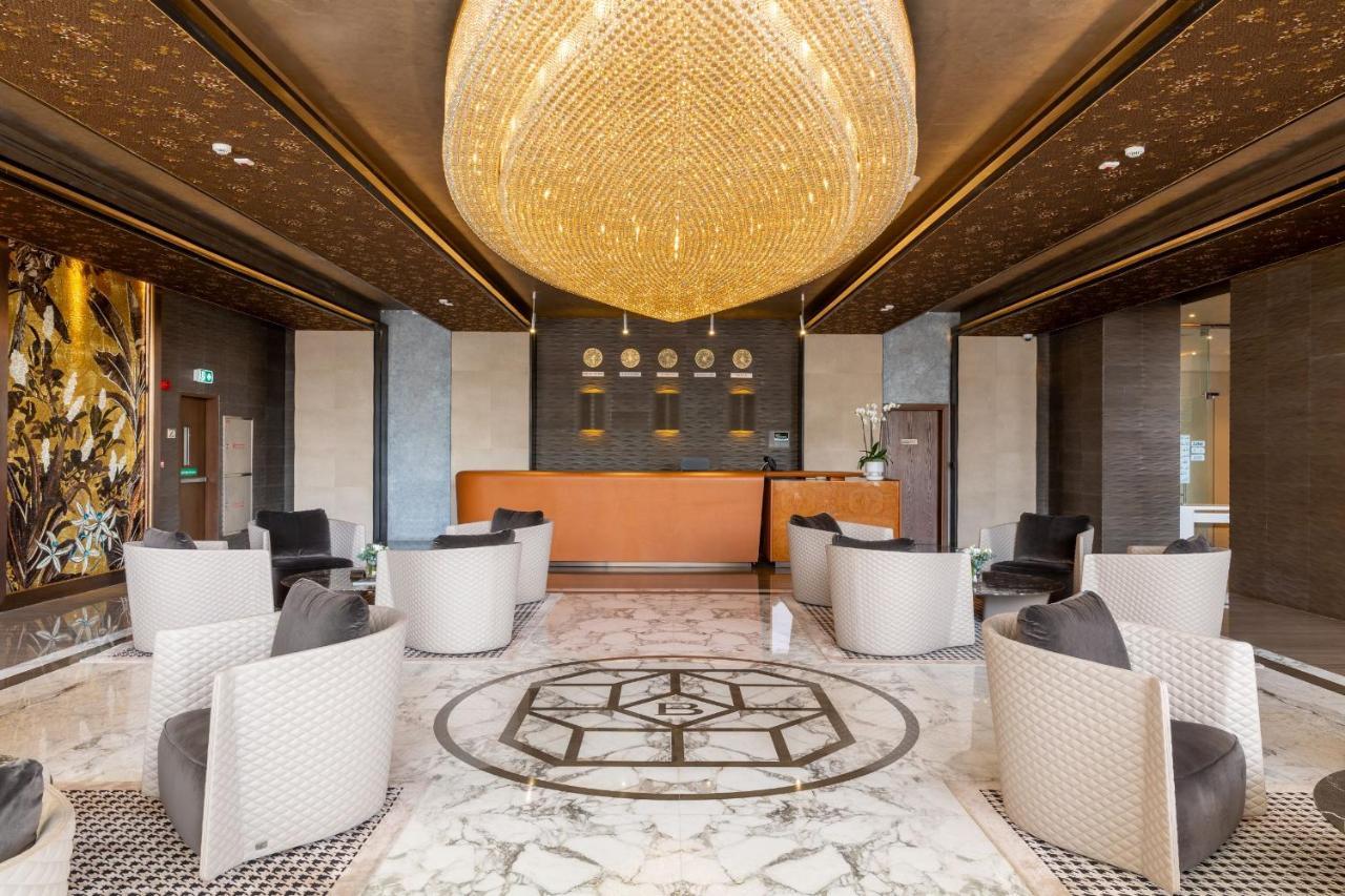 The Bentley Luxury Hotel & Suites Ντόχα Εξωτερικό φωτογραφία The lobby of the hotel