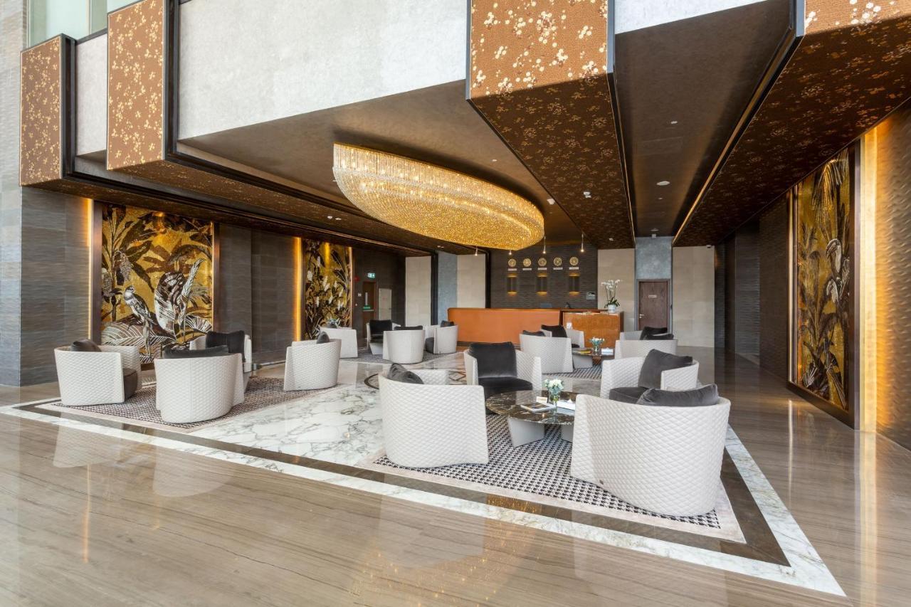 The Bentley Luxury Hotel & Suites Ντόχα Εξωτερικό φωτογραφία The lobby of the hotel