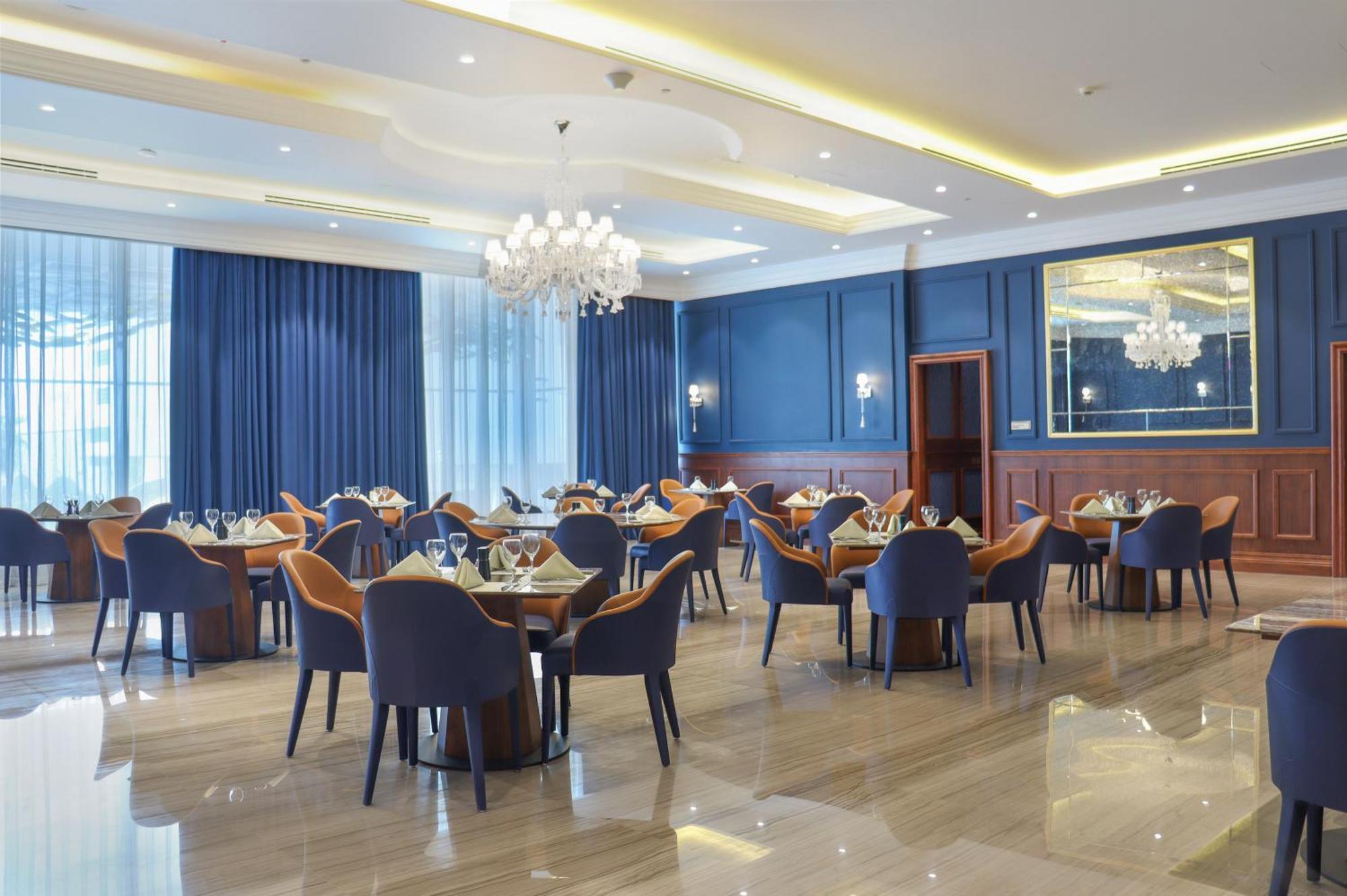 The Bentley Luxury Hotel & Suites Ντόχα Εξωτερικό φωτογραφία The restaurant at the hotel