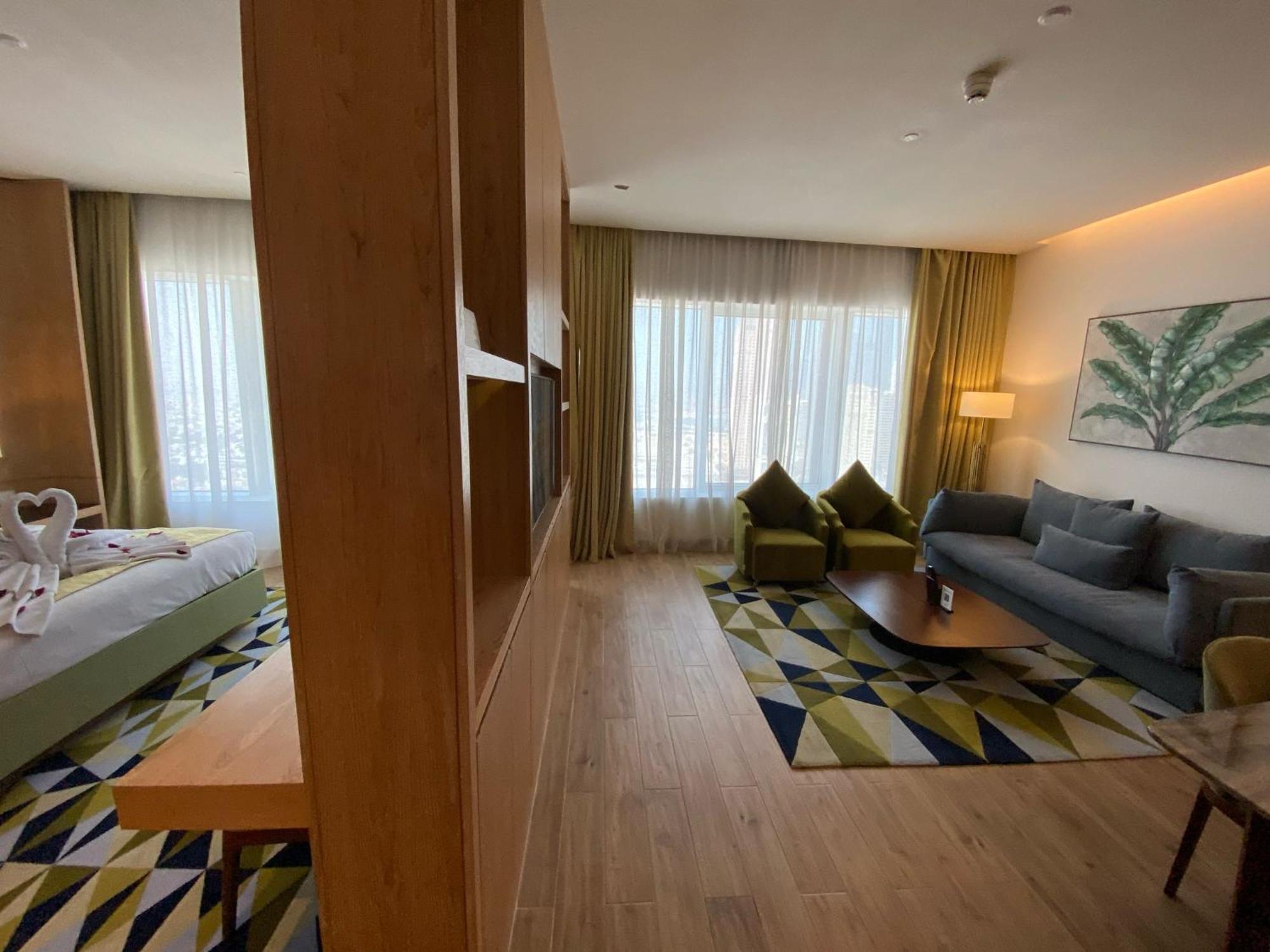 The Bentley Luxury Hotel & Suites Ντόχα Εξωτερικό φωτογραφία A suite at the hotel